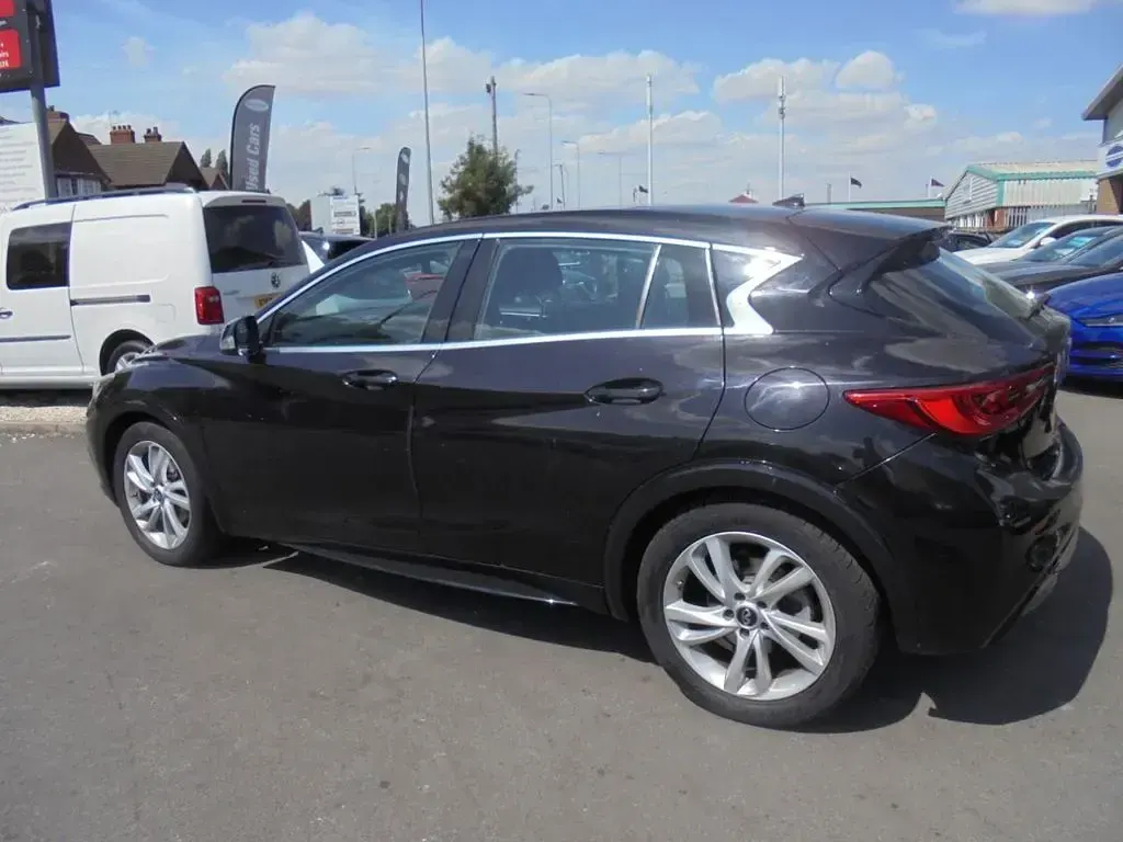 Used Infiniti Q30 Premium 2016 Black Hatchback