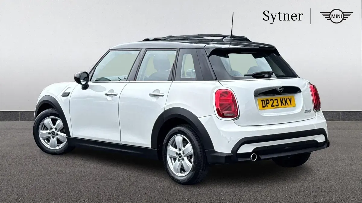 Used Mini Cooper Classic 134 HP (98 kW) 2023 White Hatchback