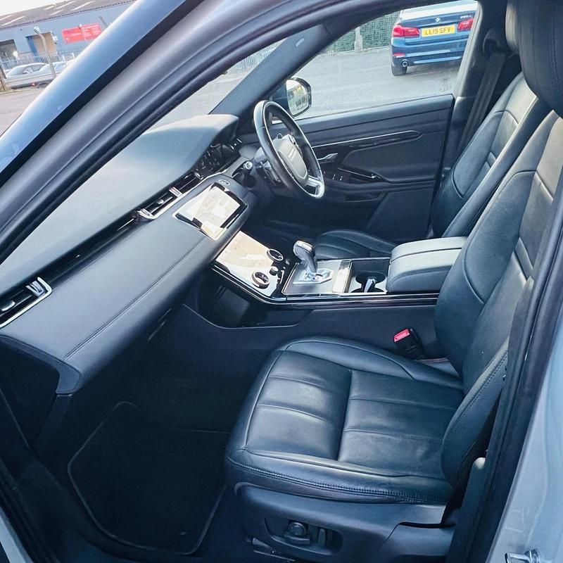 Used Land Rover Range Rover evoque SE Dynamic 240 HP (176 kW) 2019 Silver SUV