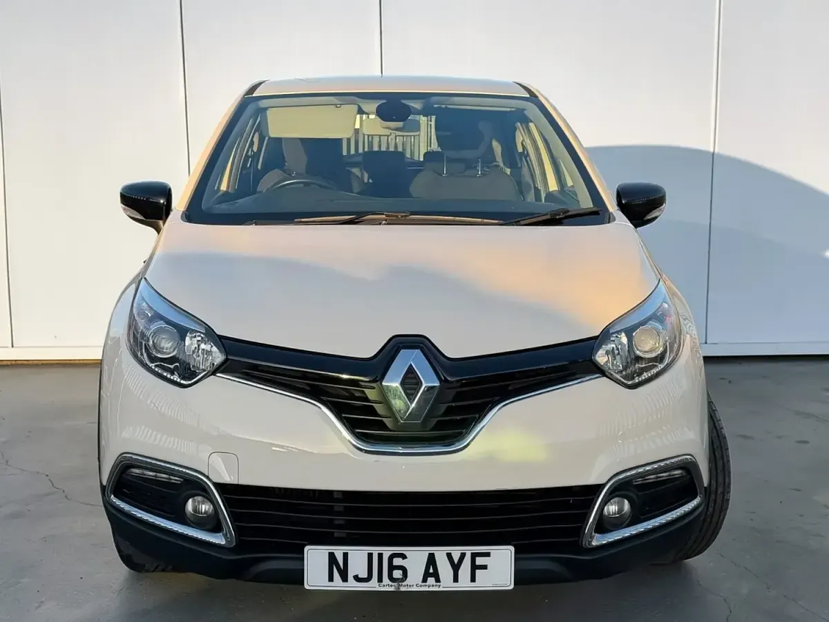 Used Renault Captur Dynamique 90 HP (66 kW) 2016 Cream SUV