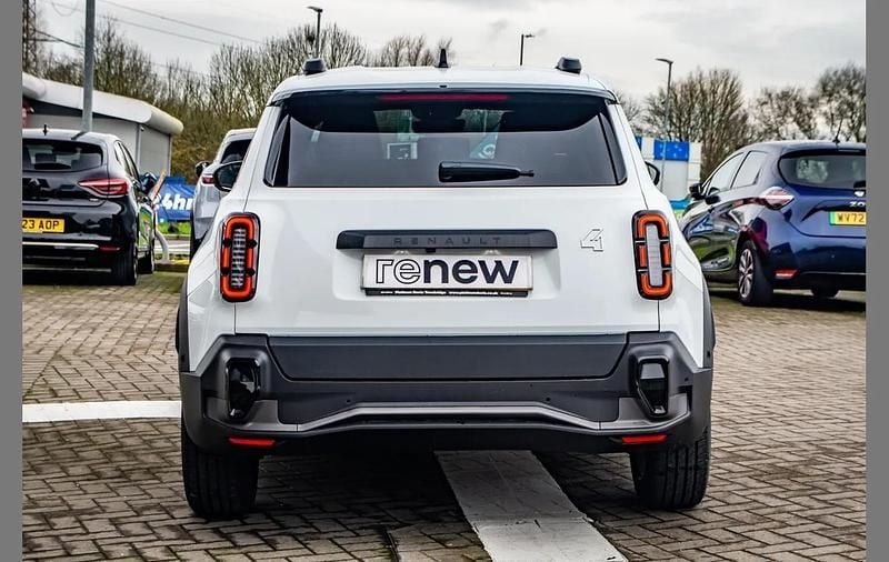 Usado Renault R4 Komfort 108 kW (147 HP) 2026 Branco SUV