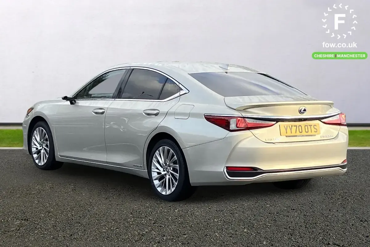 Used Lexus ES300H 218 HP (160 kW) 2021 White Sedan