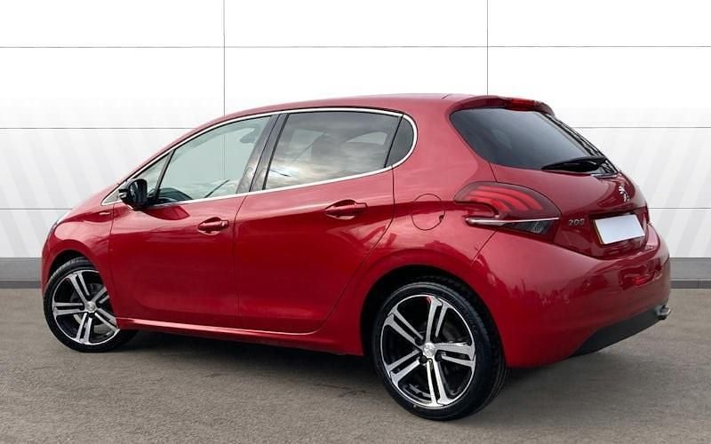 Used Peugeot 208 GT-line 99 HP (72 kW) 2017 Red Hatchback