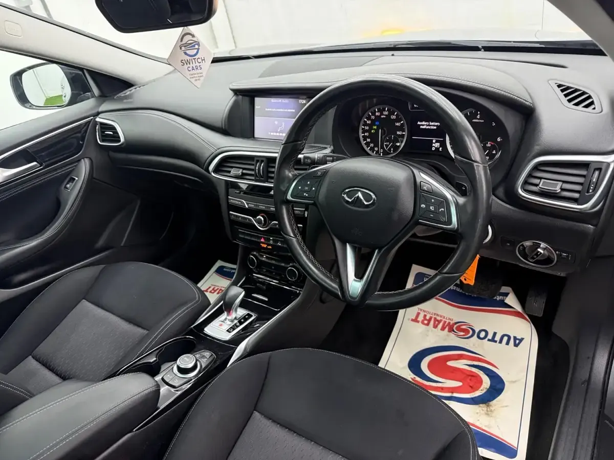 Used Infiniti Q30 170 HP (125 kW) 2017 Grey Hatchback