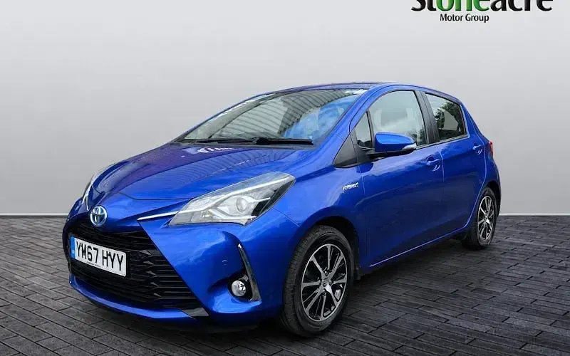 Used Toyota Yaris Hybrid 101 HP (74 kW) 2019 Blue Hatchback