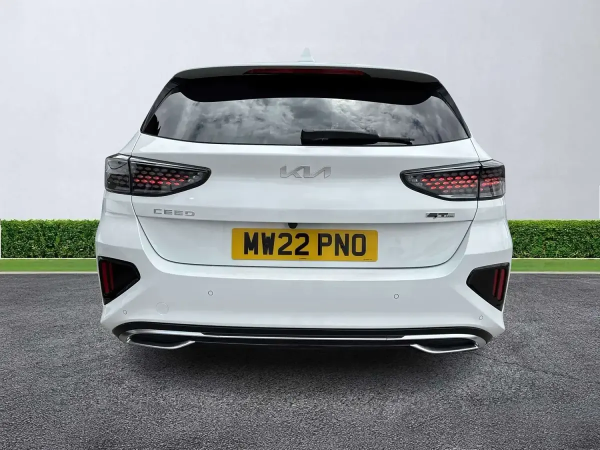 Used Kia Ceed GT-Line 158 HP (116 kW) 2022 White Hatchback