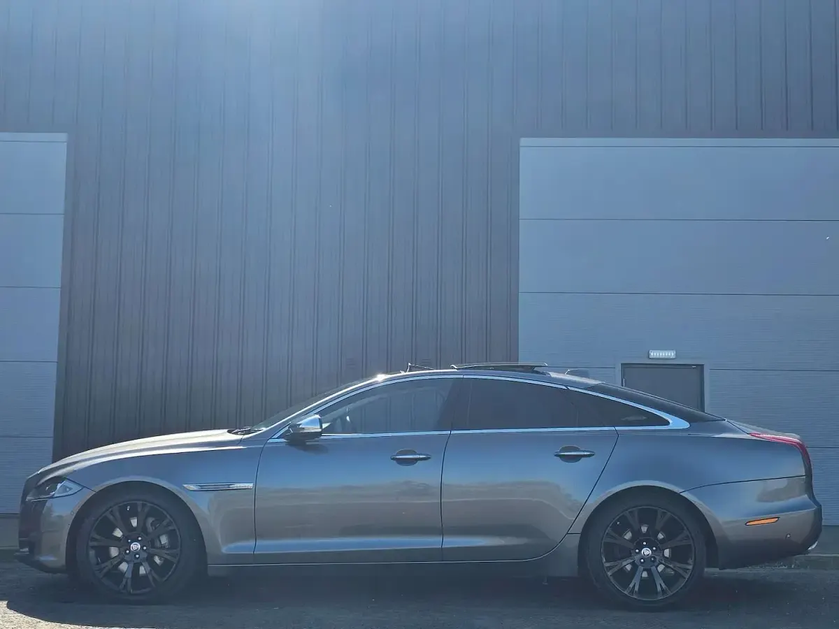 Used Jaguar XJ Portfolio 300 HP (220 kW) 2016 Grey Sedan
