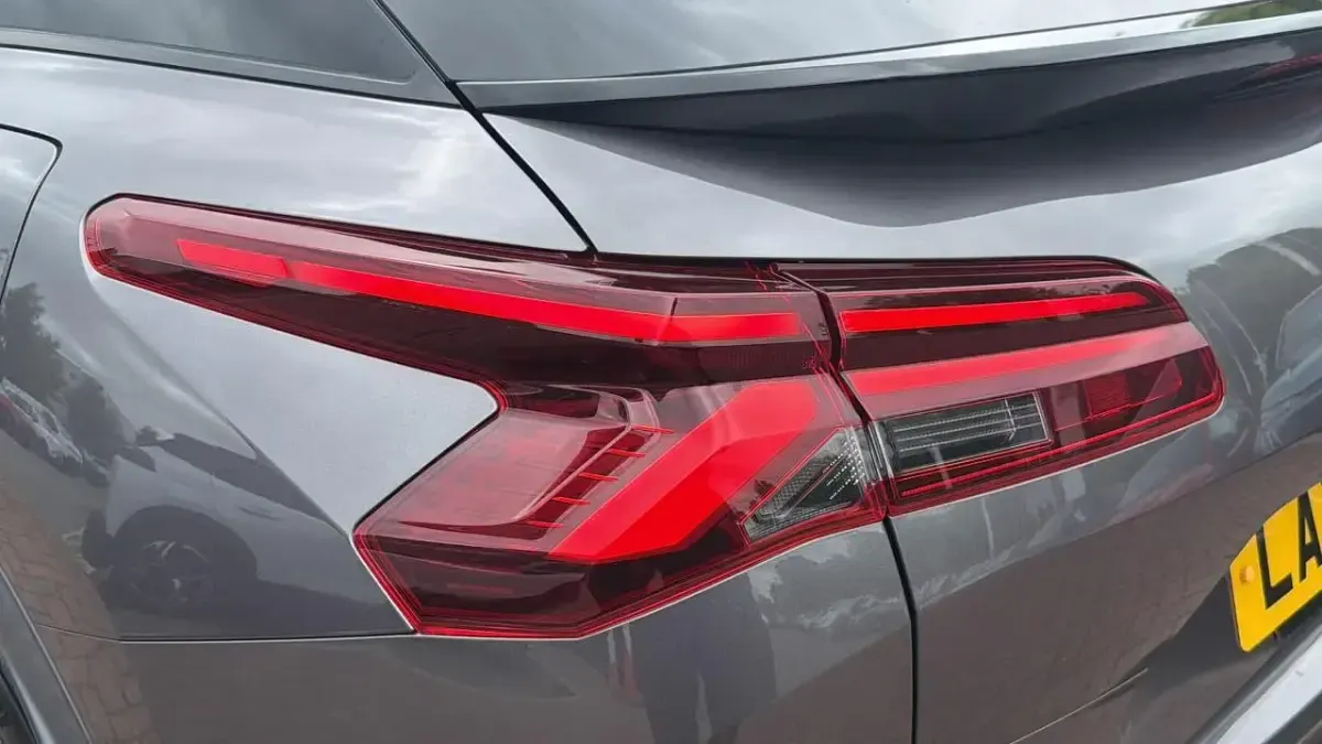 Used Citroën C5 X Shine 222 HP (163 kW) 2023 Grey Estate