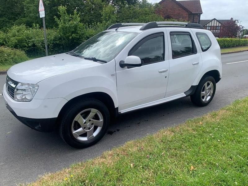 Used Dacia Duster Lauréate 110 HP (80 kW) 2013 White Hatchback