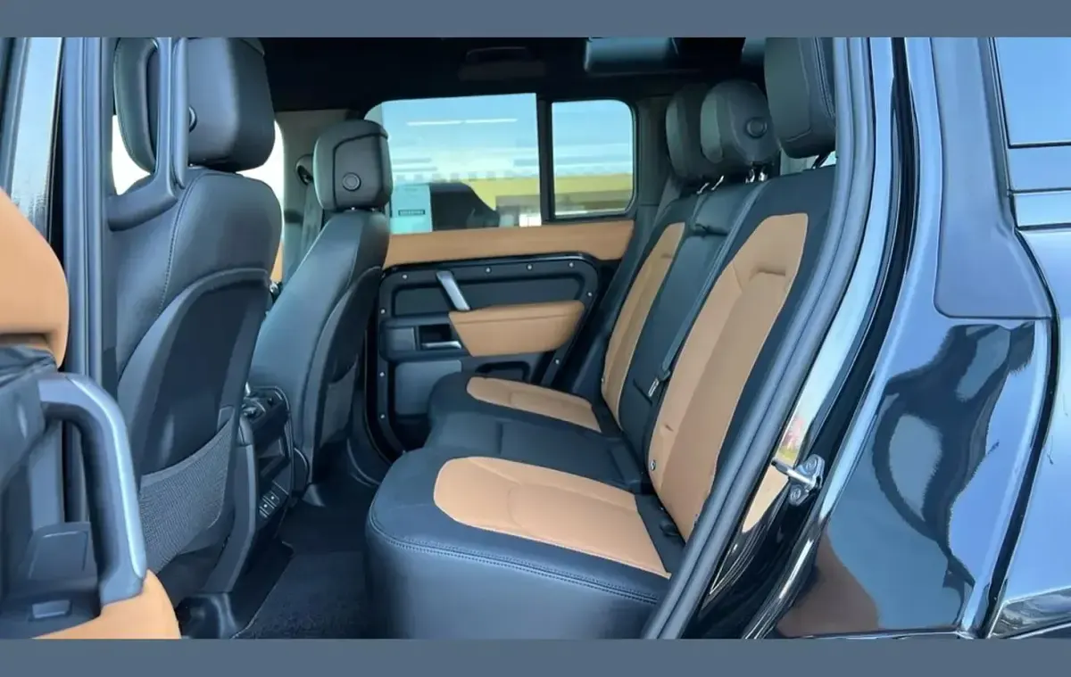 Usado Land Rover Defender HSE Dynamic 300 CV (220 kW) 2023 Negro SUV