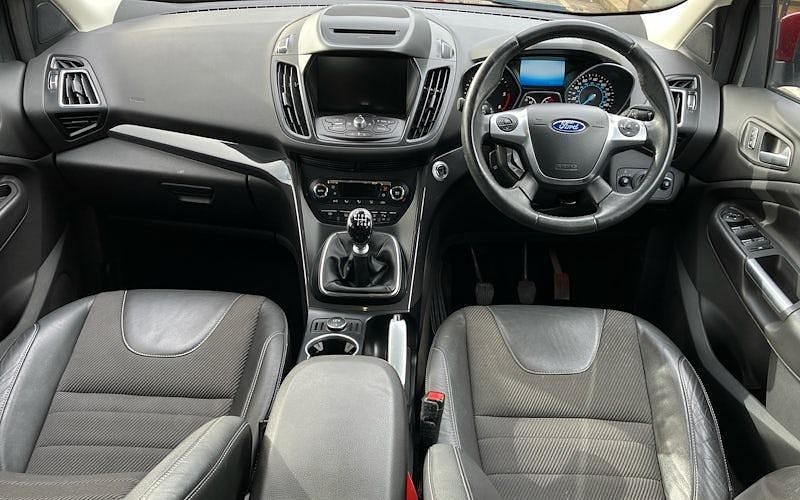 Used Ford Kuga Titanium 180 HP (132 kW) 2016 Red SUV