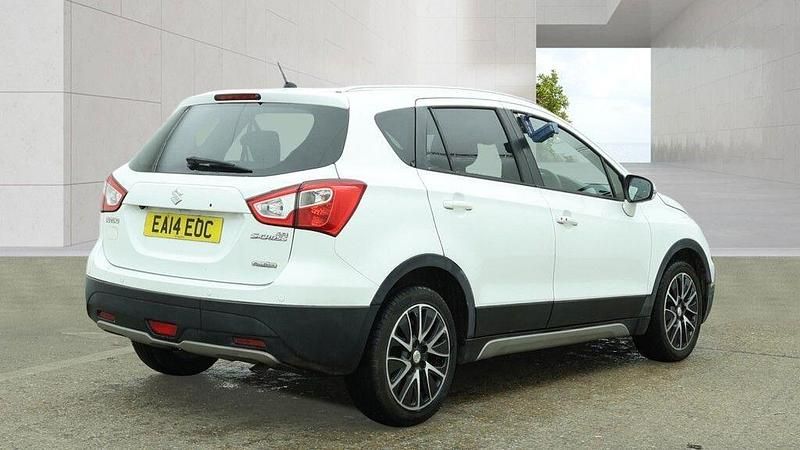 Used Suzuki SX4 S-Cross SZ5 120 HP (88 kW) 2014 White Hatchback
