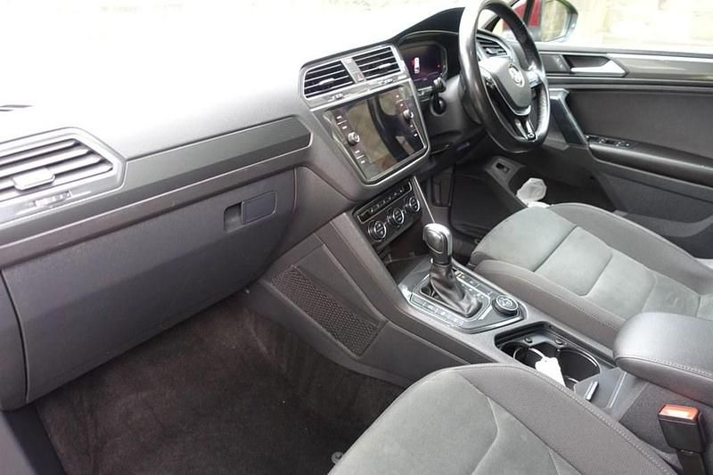 Used VW Tiguan SEL 190 HP (139 kW) 2019 Red SUV