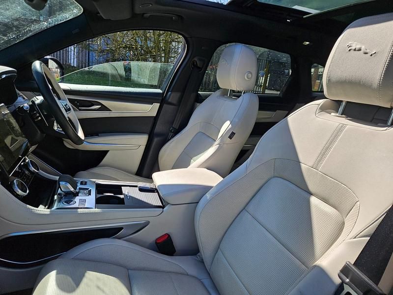 Begagnad Jaguar F-Pace R-Dynamic 2024 Blå SUV