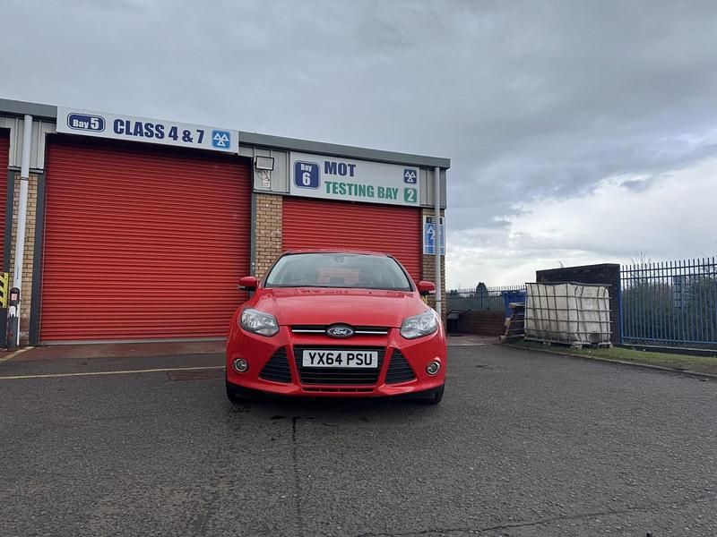 Used Ford Focus Zetec 115 HP (84 kW) 2014 Red Hatchback