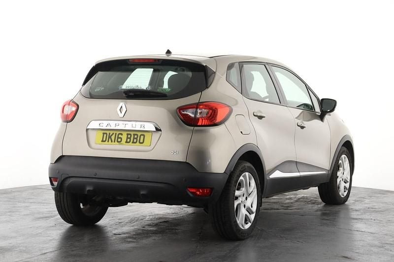 Used Renault Captur Dynamique 90 HP (66 kW) 2016 Beige SUV