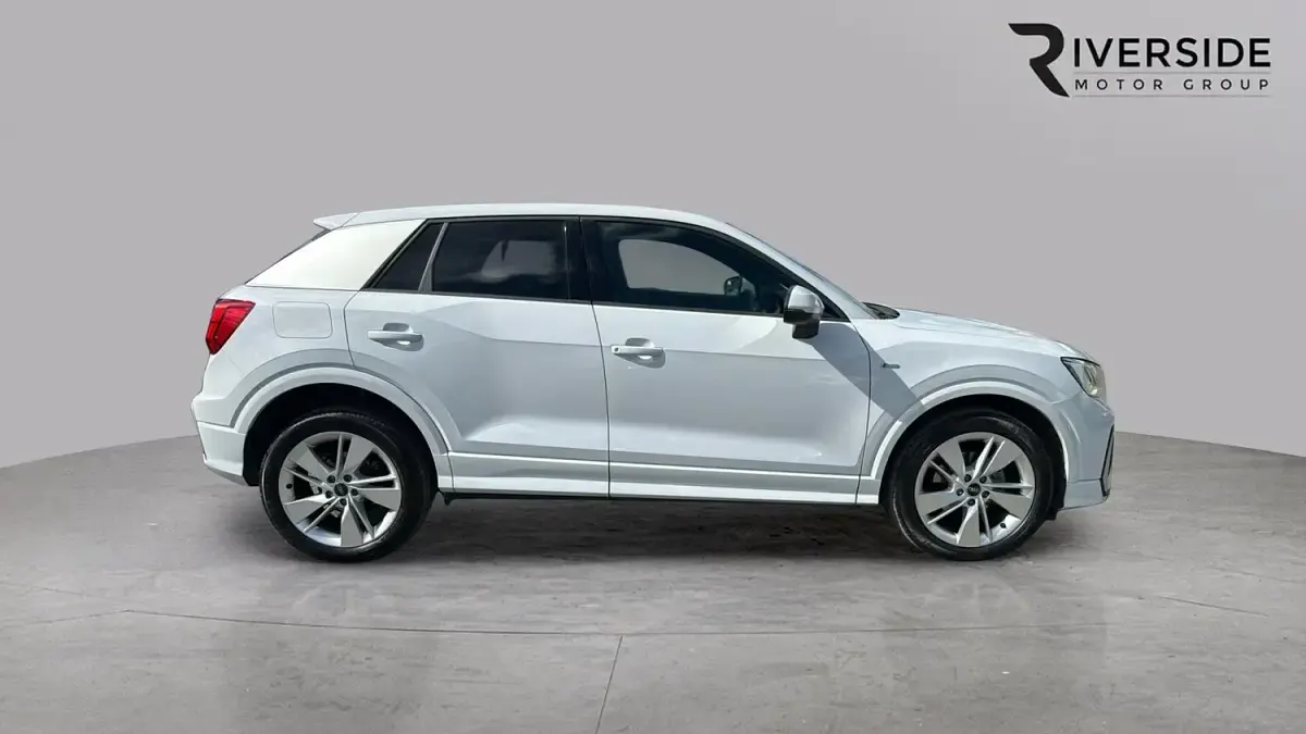 Used Audi Q2 S-Line 150 HP (110 kW) 2024 White SUV