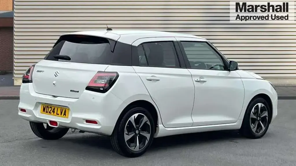 Used Suzuki Swift 82 HP (60 kW) 2024 White Hatchback