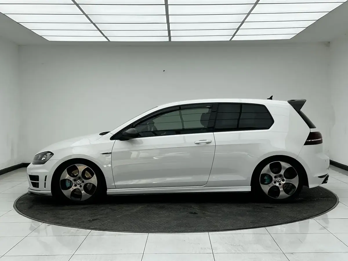 Used VW Golf VII R 410 HP (301 kW) 2016 White Hatchback