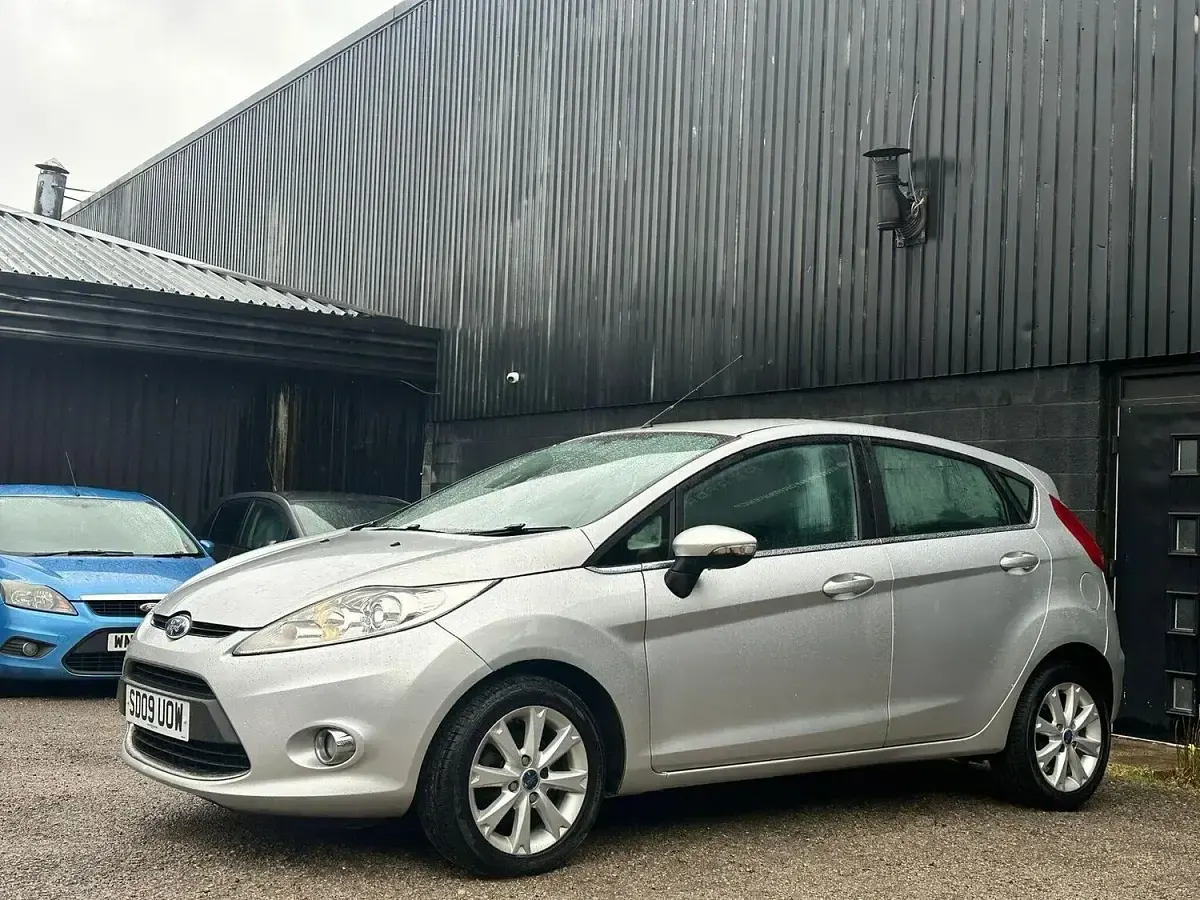 Used Ford Fiesta Zetec 82 HP (60 kW) 2009 Silver Hatchback