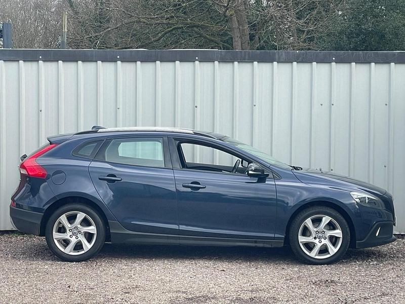 Used Volvo V40 2014 Blue Hatchback