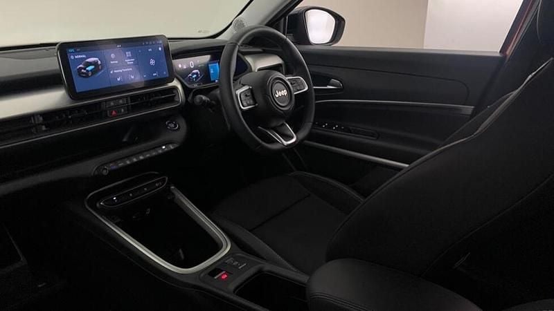 Used Jeep Avenger EV Summit 113 kW (154 HP) 2024 Black SUV