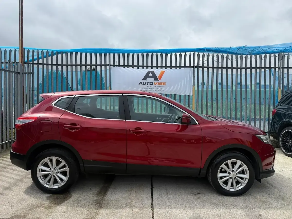 Used Nissan Qashqai Acenta 115 HP (84 kW) 2014 Red SUV