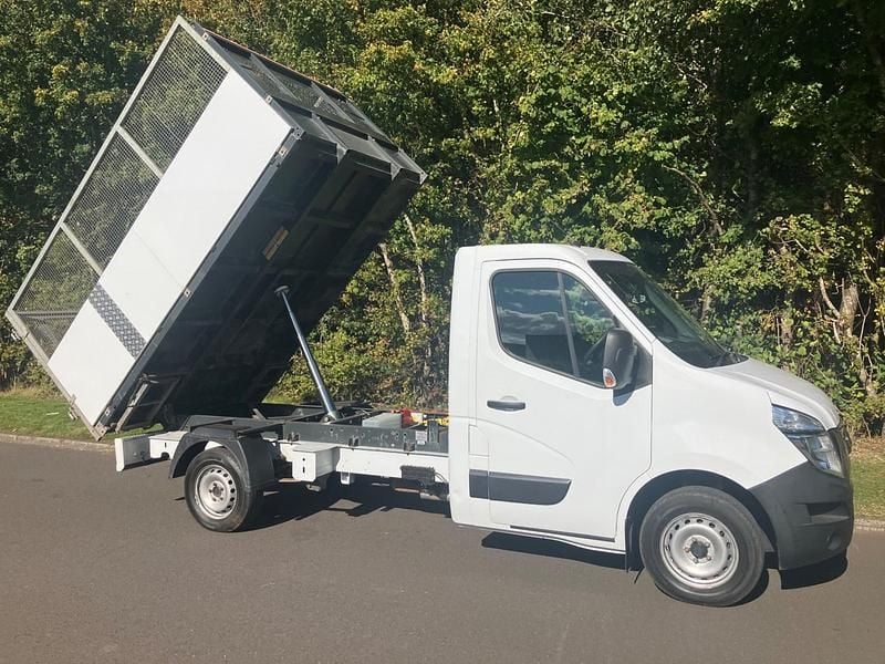 White Used 2021 Nissan NV400 Acenta Van | £11,995 (Fair price) - Image 1/4