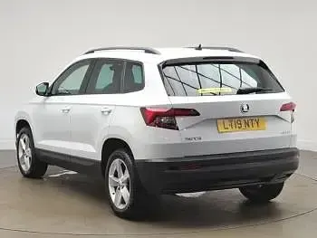 Used Skoda Karoq SE 115 HP (84 kW) 2019 White SUV