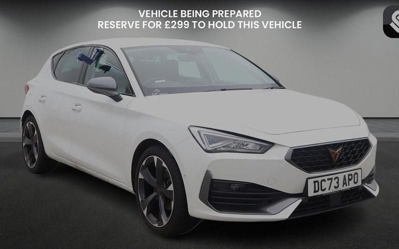 Candy white/candy white Used 2023 Cupra Leon Hatchback | £19,500 (Fair price) - Image 1/4