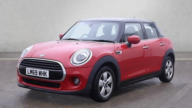Used Mini Cooper Classic 136 HP (100 kW) 2019 Red Hatchback