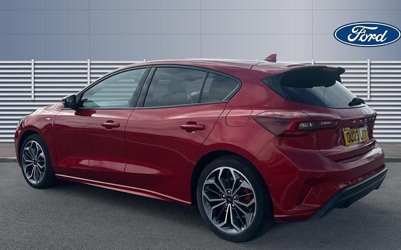 Used Ford Focus ST-Line X 125 HP (91 kW) 2023 Red Hatchback