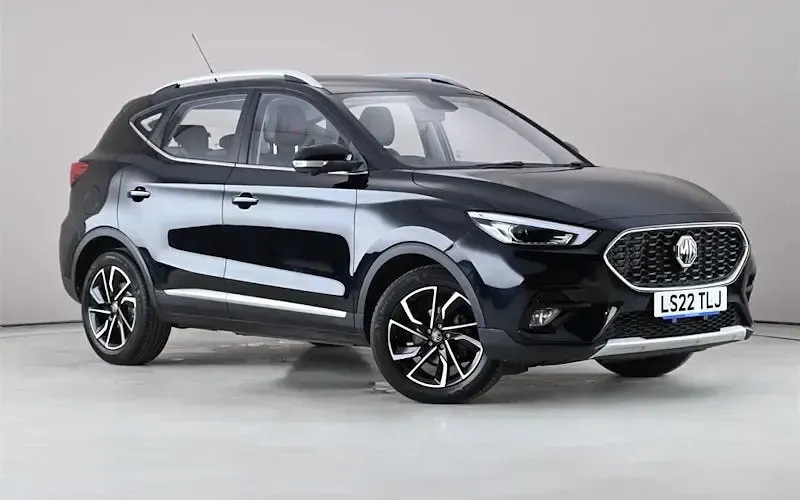 Käytetty MG ZS Exclusive 111 HP (81 kW) 2024 Katumaasturi