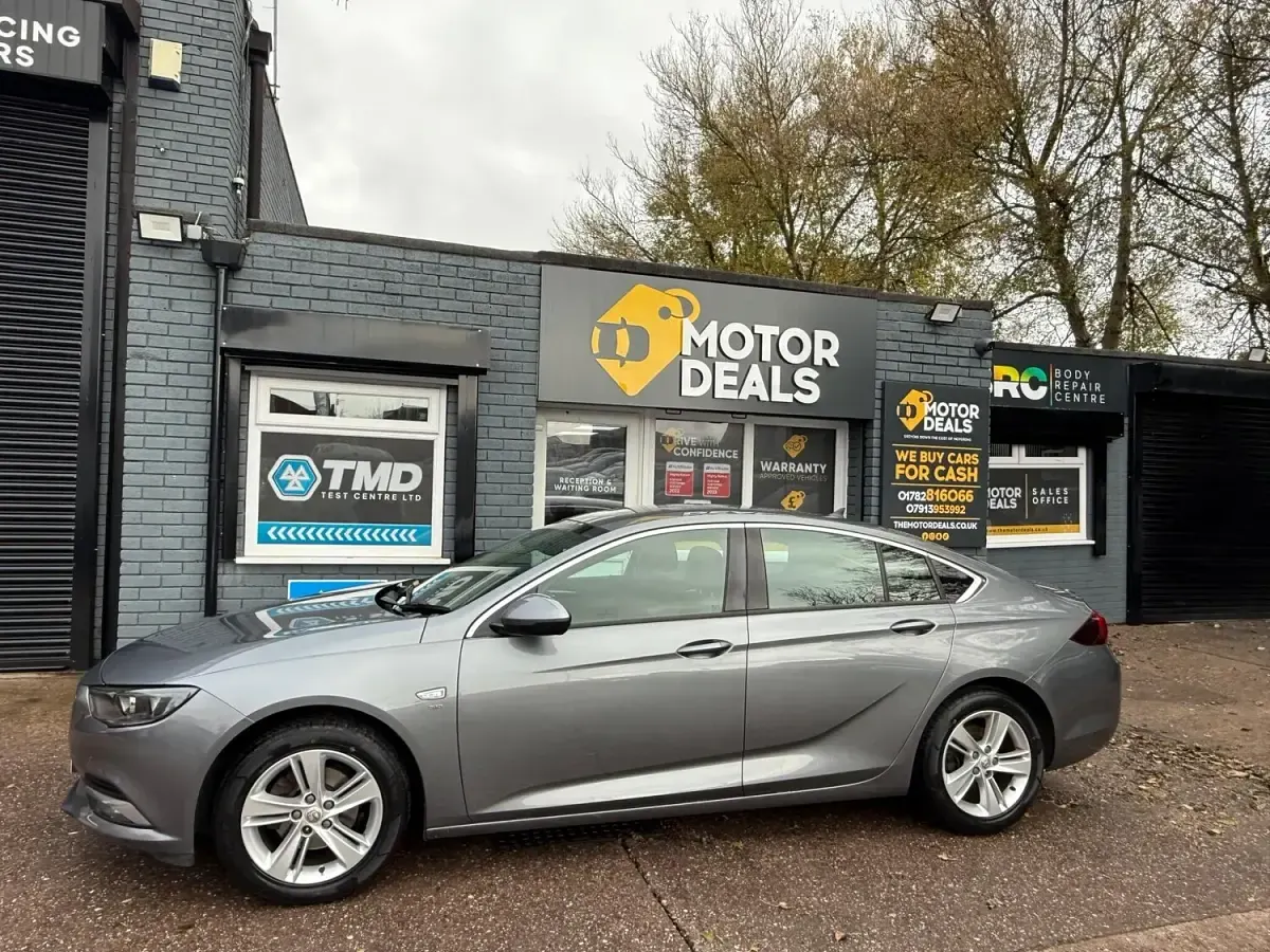 Used Vauxhall Insignia SRi 136 HP (100 kW) 2019 Grey Hatchback