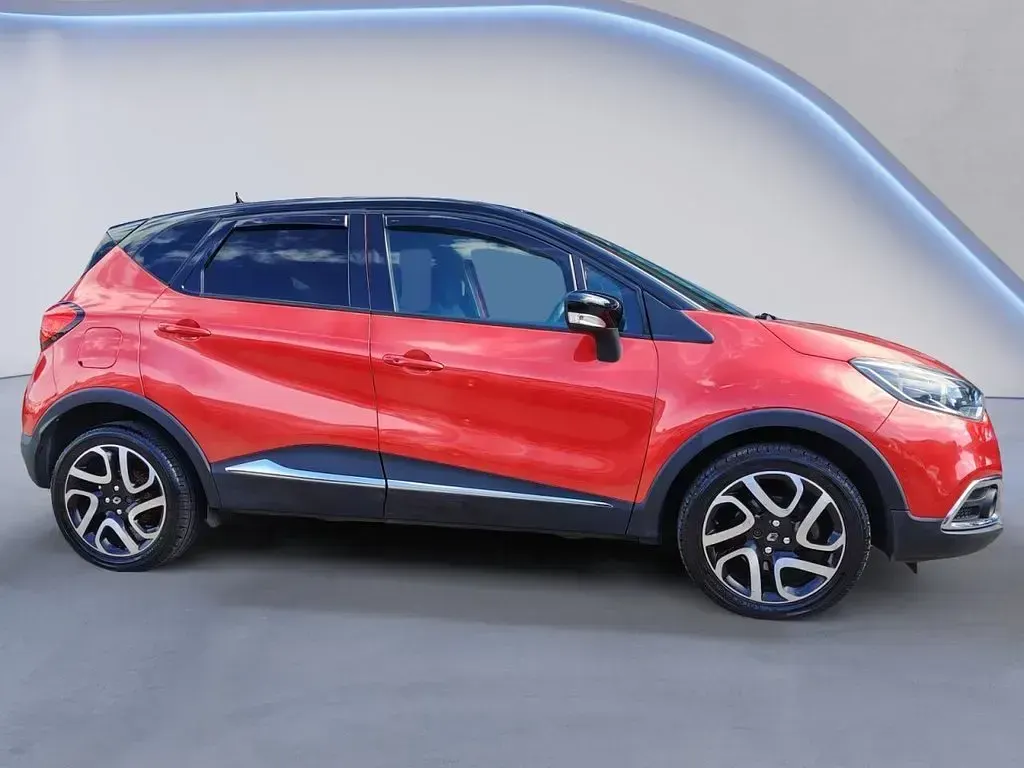 Used Renault Captur Signature 90 HP (66 kW) 2016 Red SUV