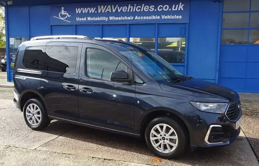Used Ford Tourneo Connect Titanium 122 HP (89 kW) 2023 Blue MPV