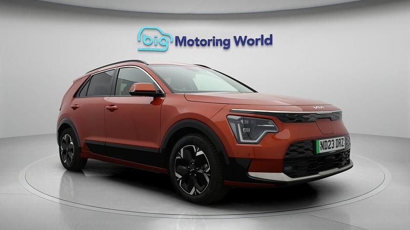 Used Kia e-Niro 147 kW (201 HP) 2023 Orange SUV
