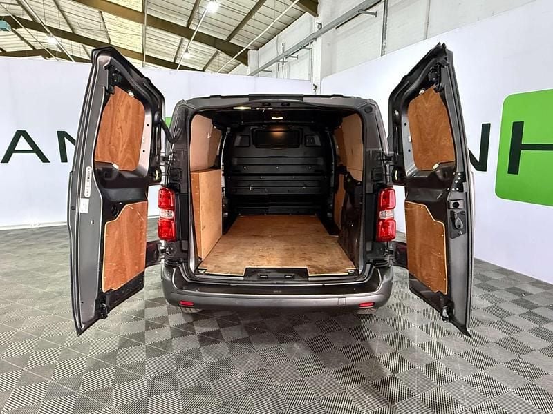 Used Vauxhall Vivaro Elite 180 HP (132 kW) 2019 Grey MPV