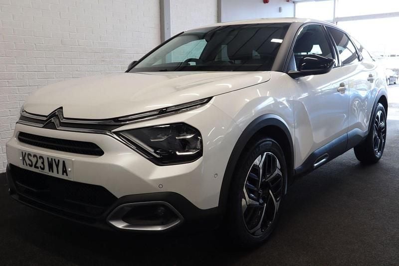 White Used 2023 Citroën C4 Shine Hatchback | £12,999 (Fair price) - Image 1/4