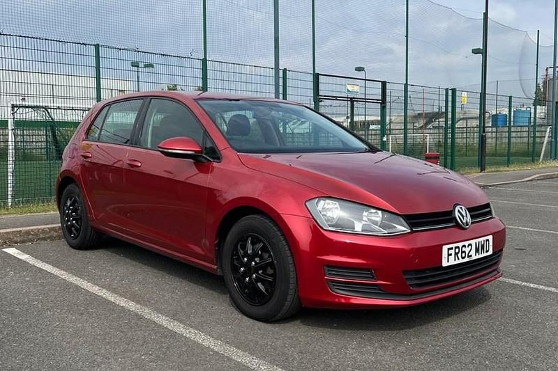 Used VW Golf VII S 105 HP (77 kW) 2013 Red Hatchback