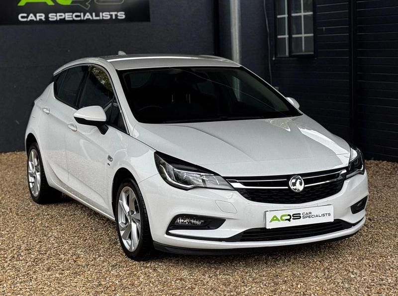 Używany Vauxhall Astra SRi 150 KM (110 kW) 2018 Biały Hatchback