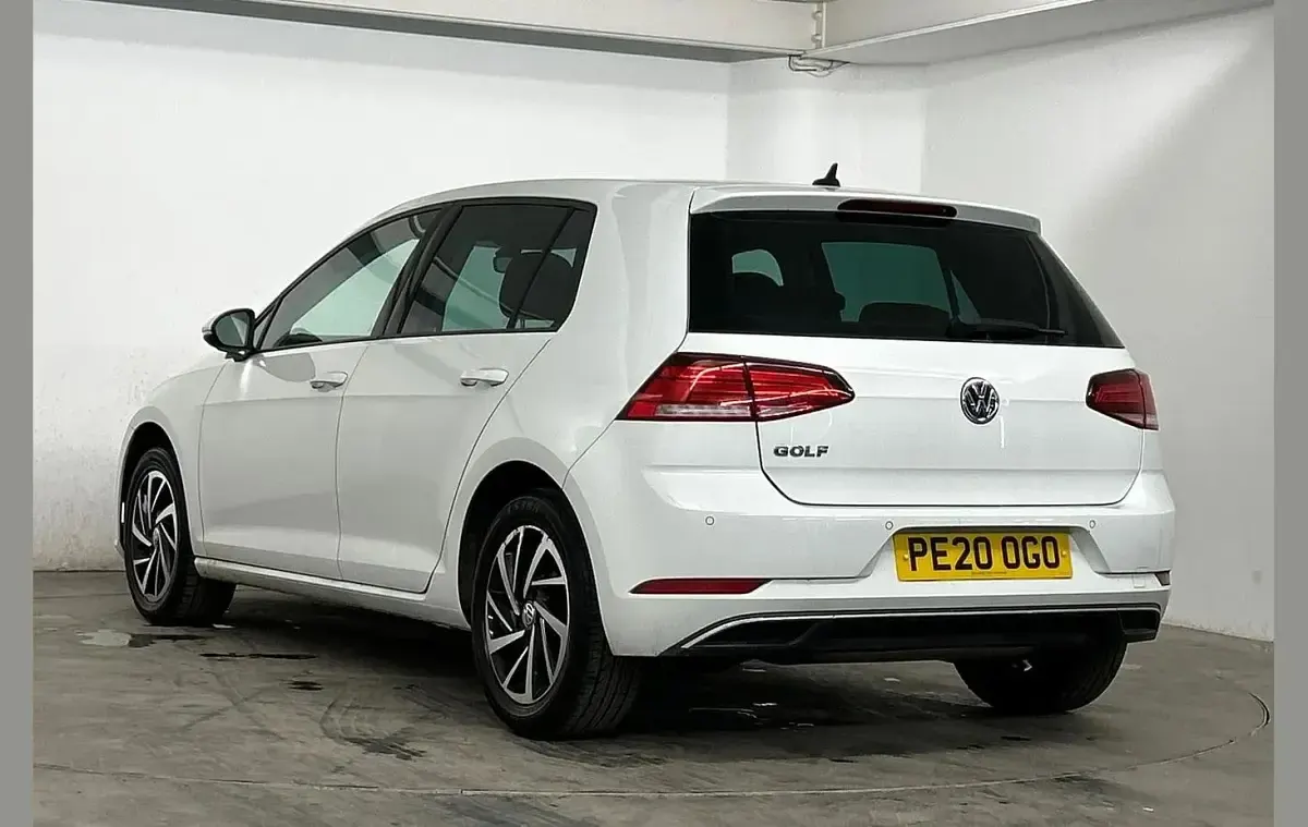 Used VW Golf VIII Edition 147 HP (108 kW) 2020 White Hatchback