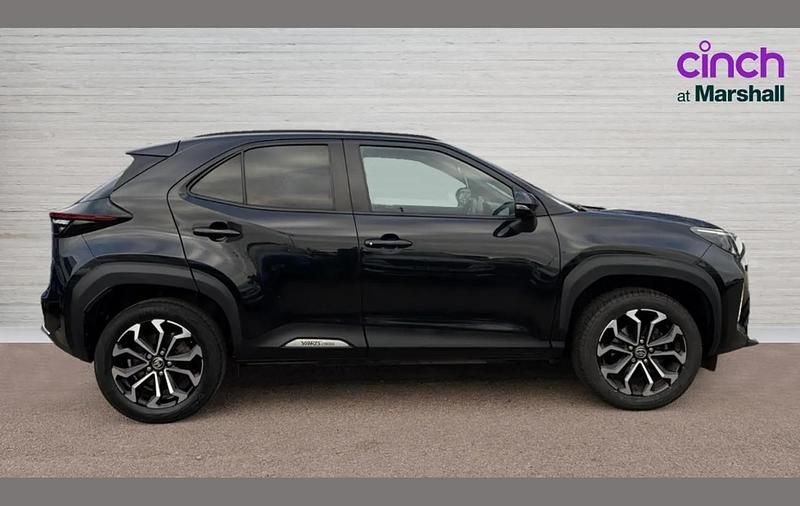 Used Toyota Yaris Cross Design 113 HP (83 kW) 2023 Black SUV
