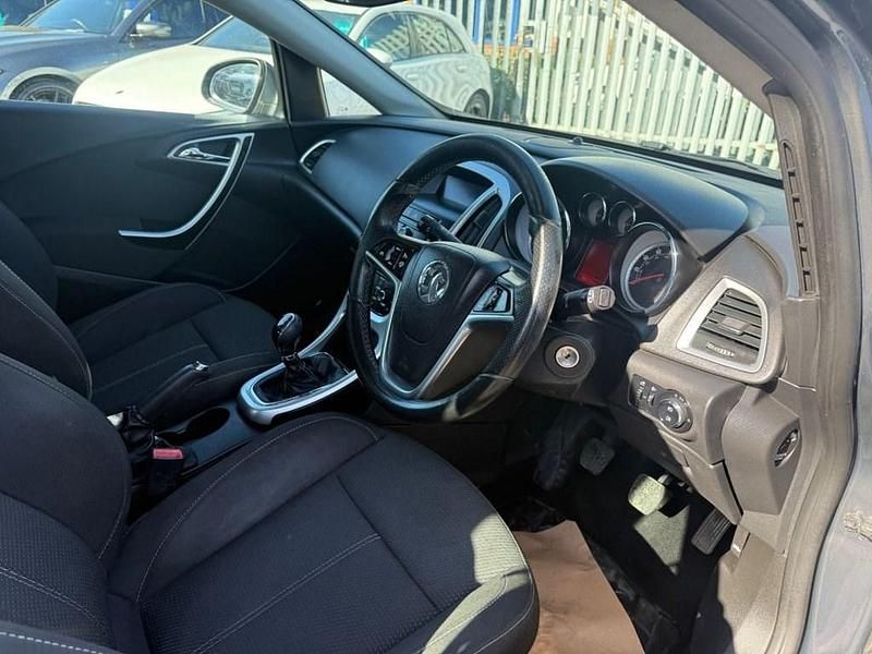 Second-hand Vauxhall Astra SRi 130 CP (95 kW) 2012 Gri Hatchback