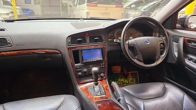 Used Volvo V70 SE 2025 Black Estate