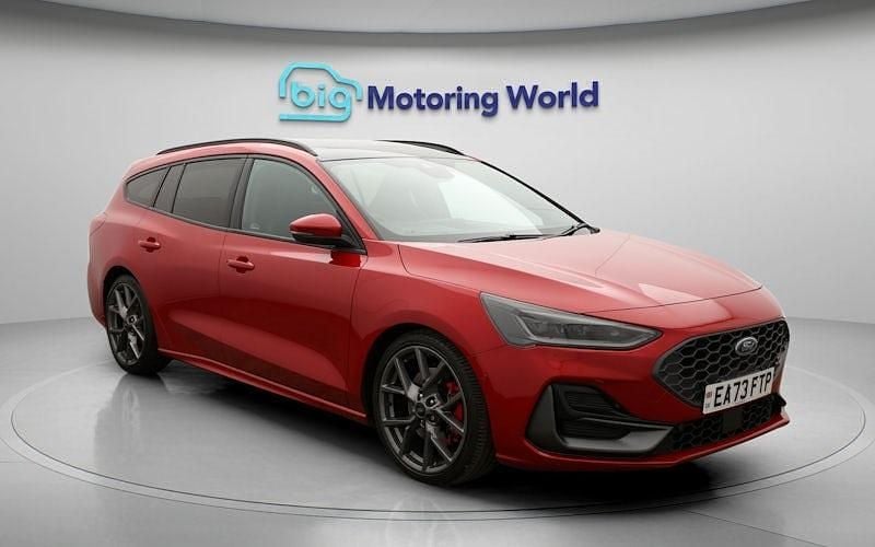 Usado Ford Focus ST 280 CV (205 kW) 2023 Rojo Familiar