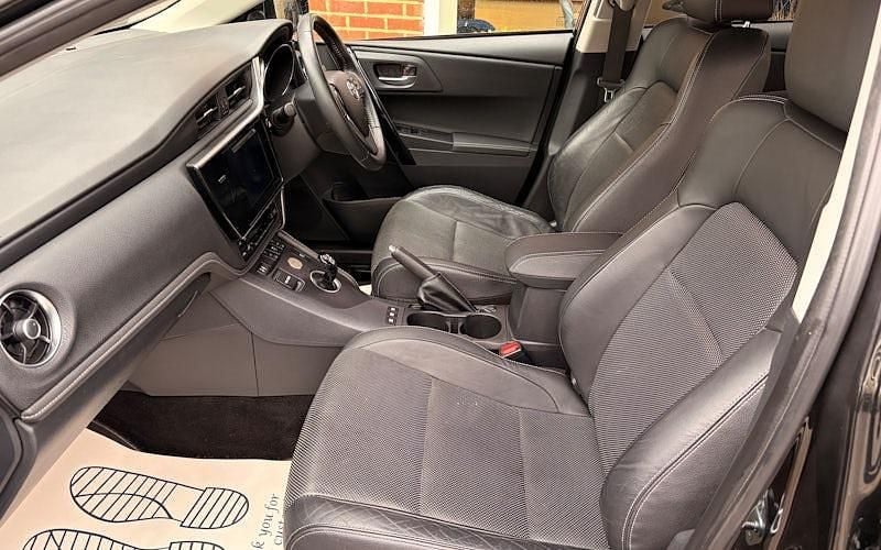 Used Toyota Auris Hybrid 136 HP (100 kW) 2019 Hatchback