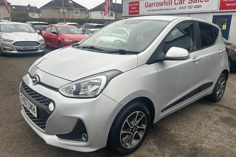 Used Hyundai i10 Premium 66 HP (48 kW) 2017 Silver Hatchback