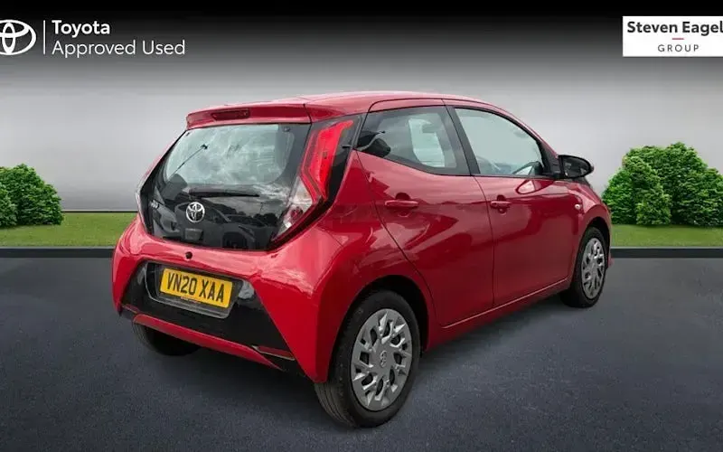 Used Toyota Aygo X-play 72 HP (52 kW) 2020 Red Hatchback
