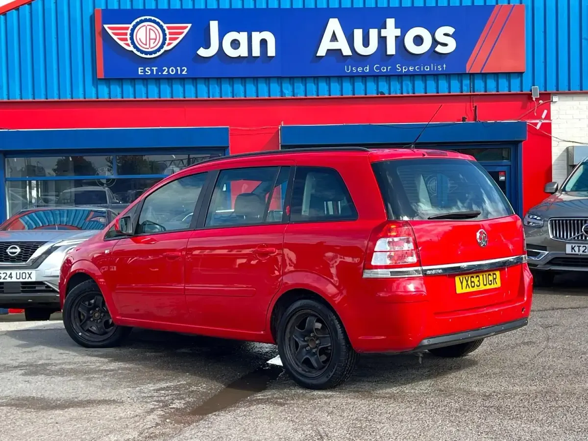 Usado Vauxhall Zafira 2013 Rojo Monovolumen
